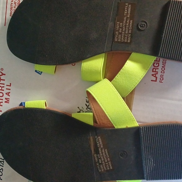 2 pair of sandals - Picture 4 of 4